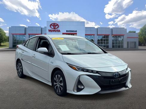 Certified 2021 Toyota Prius Prime Limited FWD image 2