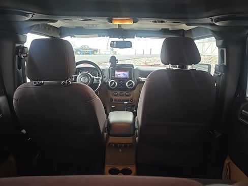 Used 2014 Jeep Wrangler Unlimited Sahara w/ Connectivity Group image 21