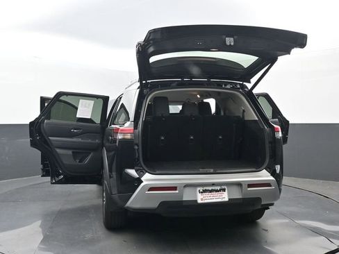 Used 2025 Nissan Pathfinder SL AWD/4WD image 37