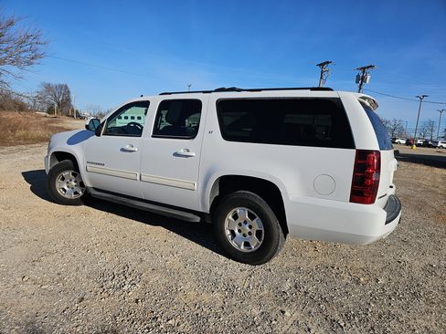 Used 2010 Chevrolet Suburban LT image 7