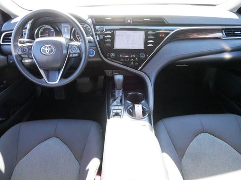 Used 2018 Toyota Camry LE image 10