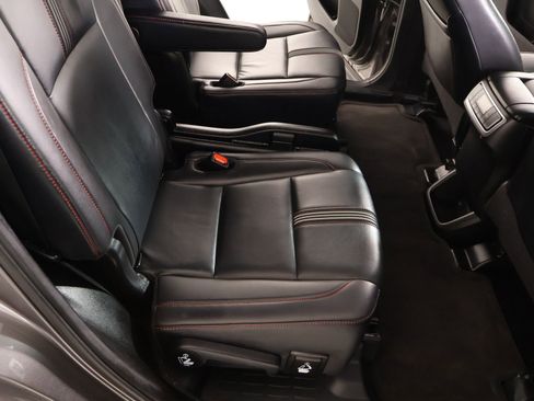 Used 2019 Toyota Highlander SE image 15