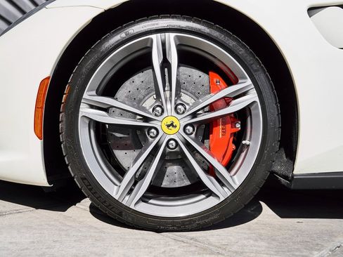 Used 2019 Ferrari GTC4Lusso image 3