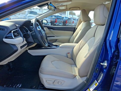 Used 2018 Toyota Camry LE image 13