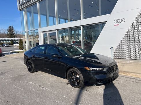 Used 2023 Honda Accord Sport image 9