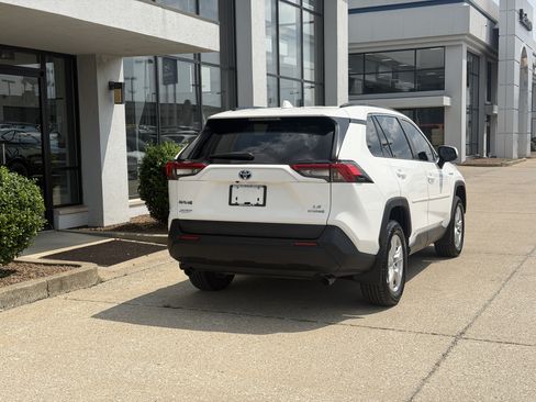 Used 2021 Toyota RAV4 LE AWD/4WD image 5