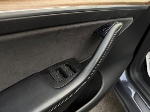 Used 2022 Tesla Model Y Performance image 17