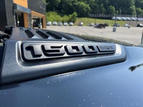 New 2025 RAM 1500 Laramie AWD/4WD image 14