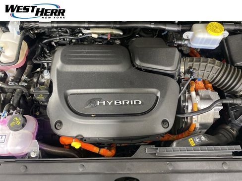Used 2023 Chrysler Pacifica Touring-L w/ S Appearance Package FWD image 27