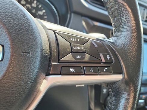 Used 2018 Nissan Rogue SV w/ Sun & Sound Touring Package image 30