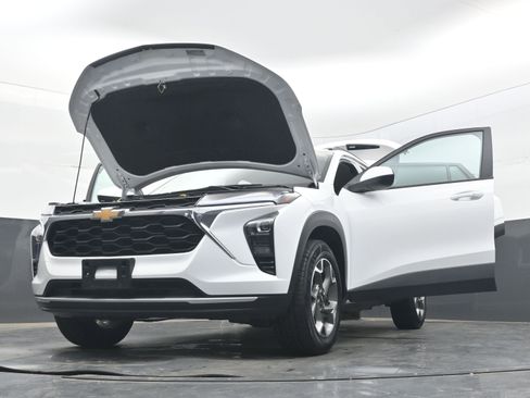 Used 2025 Chevrolet Trax LT w/ LT Convenience Package FWD image 38
