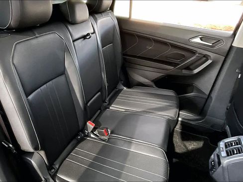 Used 2022 Volkswagen Tiguan SE image 19