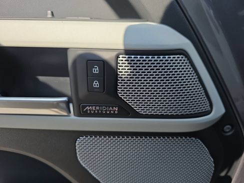 Used 2024 Land Rover Defender 130 X-Dynamic SE AWD/4WD image 19