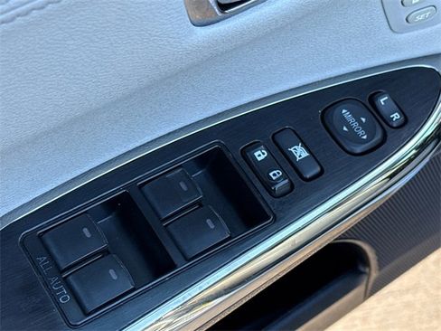 Used 2016 Toyota Avalon XLE Premium image 16