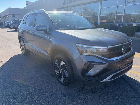 Used 2024 Volkswagen Taos SE image 3