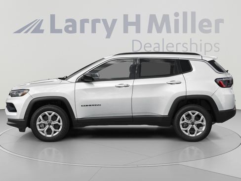 Used 2025 Jeep Compass Limited AWD/4WD image 6