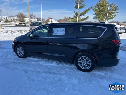 Used 2025 Chrysler Pacifica Select image 22