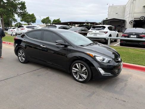 Used 2014 Hyundai Elantra Limited w/ Option Group 03 FWD image 3