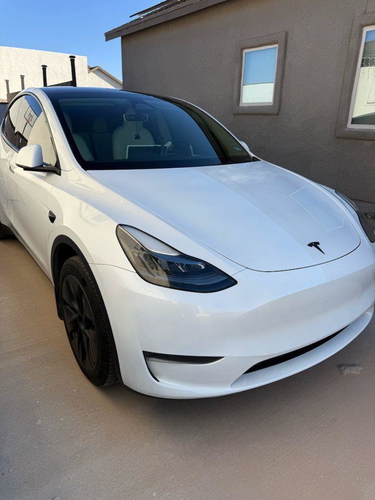 Used 2024 Tesla Model Y 2WD image 2