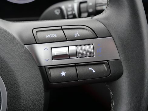 Certified 2025 Hyundai Kona SEL image 33