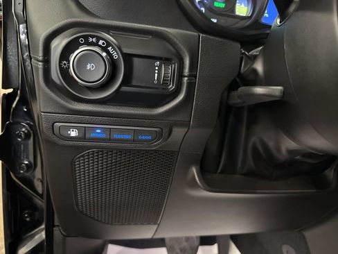 Used 2024 Jeep Wrangler Unlimited Sahara AWD/4WD image 20