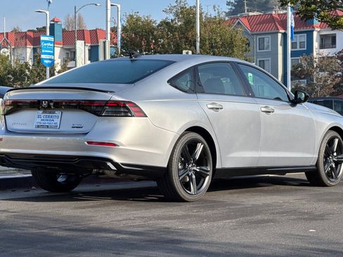 Used 2025 Honda Accord Sport image 3