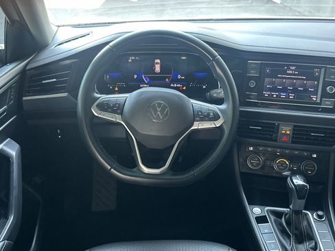 Certified 2024 Volkswagen Jetta SE w/ Panoramic Sunroof Package image 14