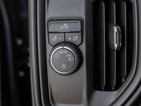 Used 2022 Chevrolet Silverado 1500 Custom RWD image 28