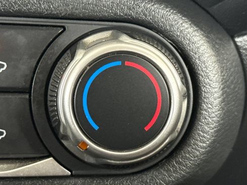Used 2020 Nissan Versa S FWD image 29