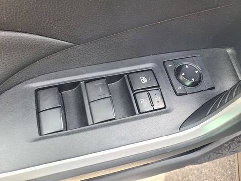 Used 2021 Toyota RAV4 LE AWD/4WD image 10