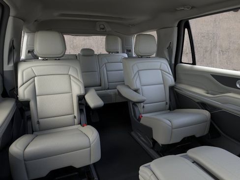 New 2026 Lincoln Navigator Premiere AWD/4WD image 11