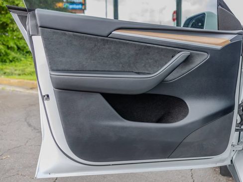 Used 2024 Tesla Model Y Performance AWD/4WD image 13