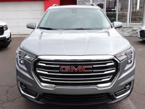 Used 2024 GMC Terrain SLT image 8