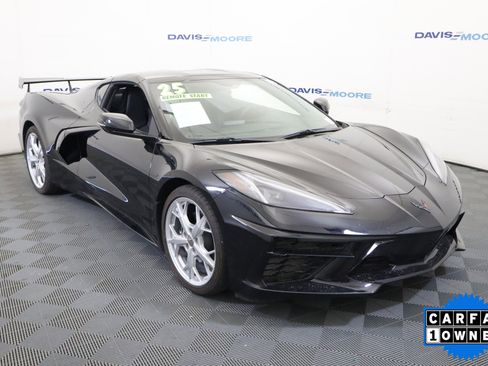 Used 2023 Chevrolet Corvette Stingray Coupe w/ 1LT RWD image 3
