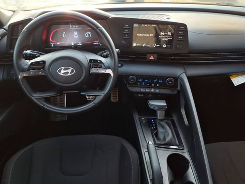 Used 2025 Hyundai Elantra Sport FWD image 13
