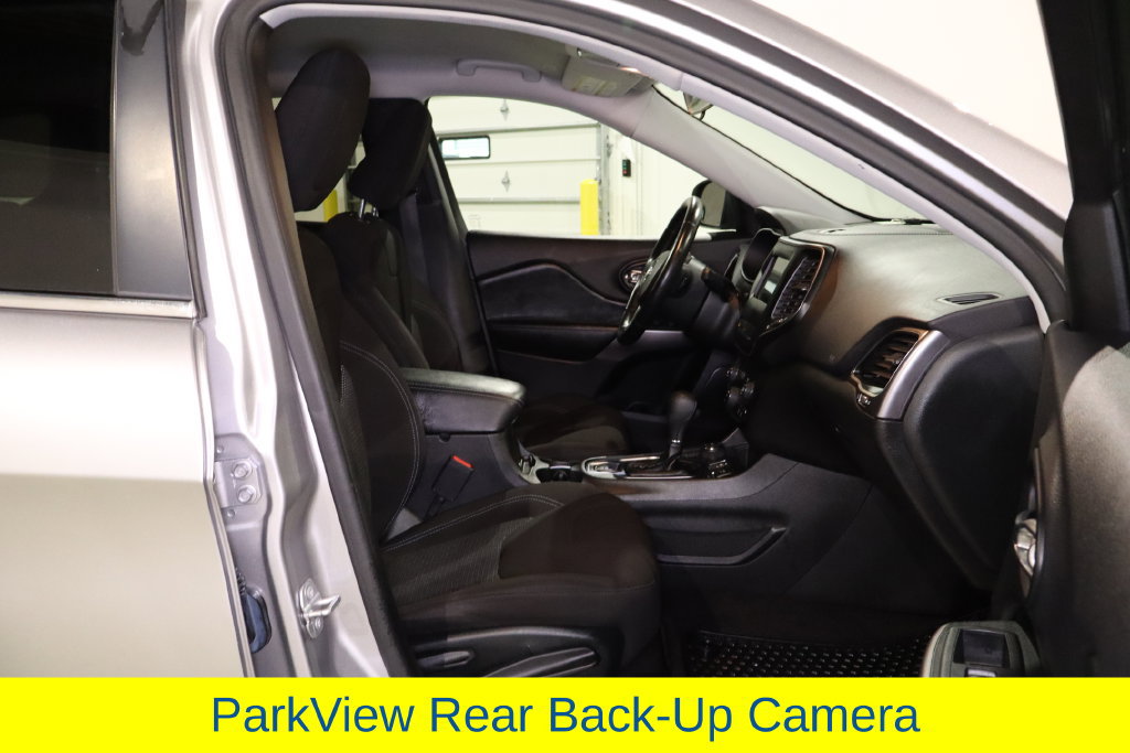 Used 2019 Jeep Cherokee Latitude w/ Cold Weather Group AWD/4WD image 16
