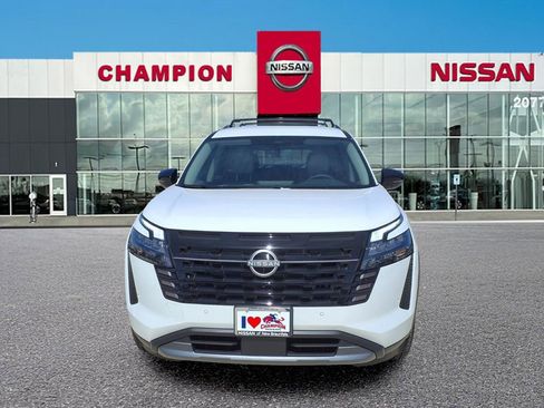 New 2026 Nissan Pathfinder SL FWD image 2