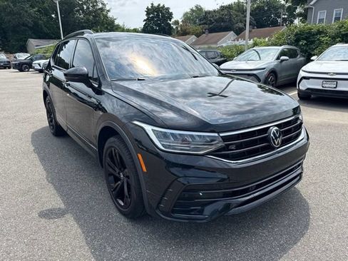 Used 2024 Volkswagen Tiguan SE R-Line AWD/4WD image 4