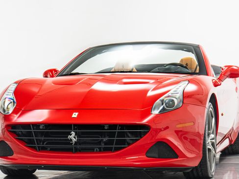 Used 2016 Ferrari California T image 5