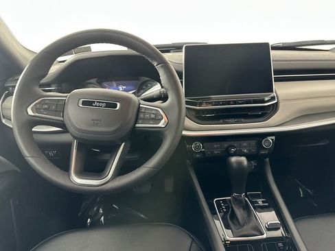 Certified 2025 Jeep Compass Limited AWD/4WD image 15