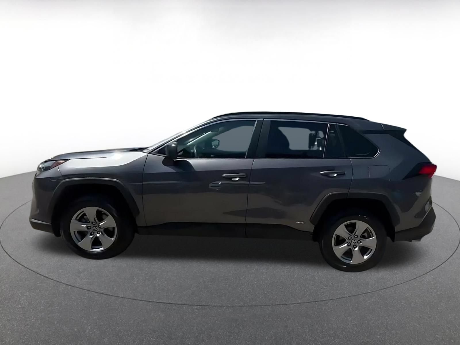 Used 2024 Toyota RAV4 LE AWD/4WD image 8