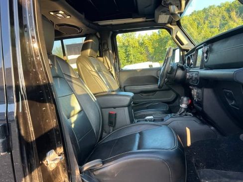Used 2019 Jeep Wrangler Unlimited Sahara AWD/4WD image 15