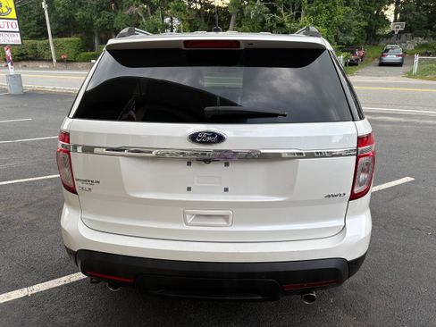 Used 2014 Ford Explorer XLT w/ Equipment Group 202A AWD/4WD image 6