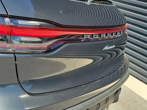 Used 2025 Porsche Macan image 9