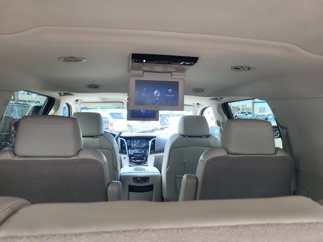 Used 2017 Cadillac Escalade ESV Luxury AWD/4WD image 7