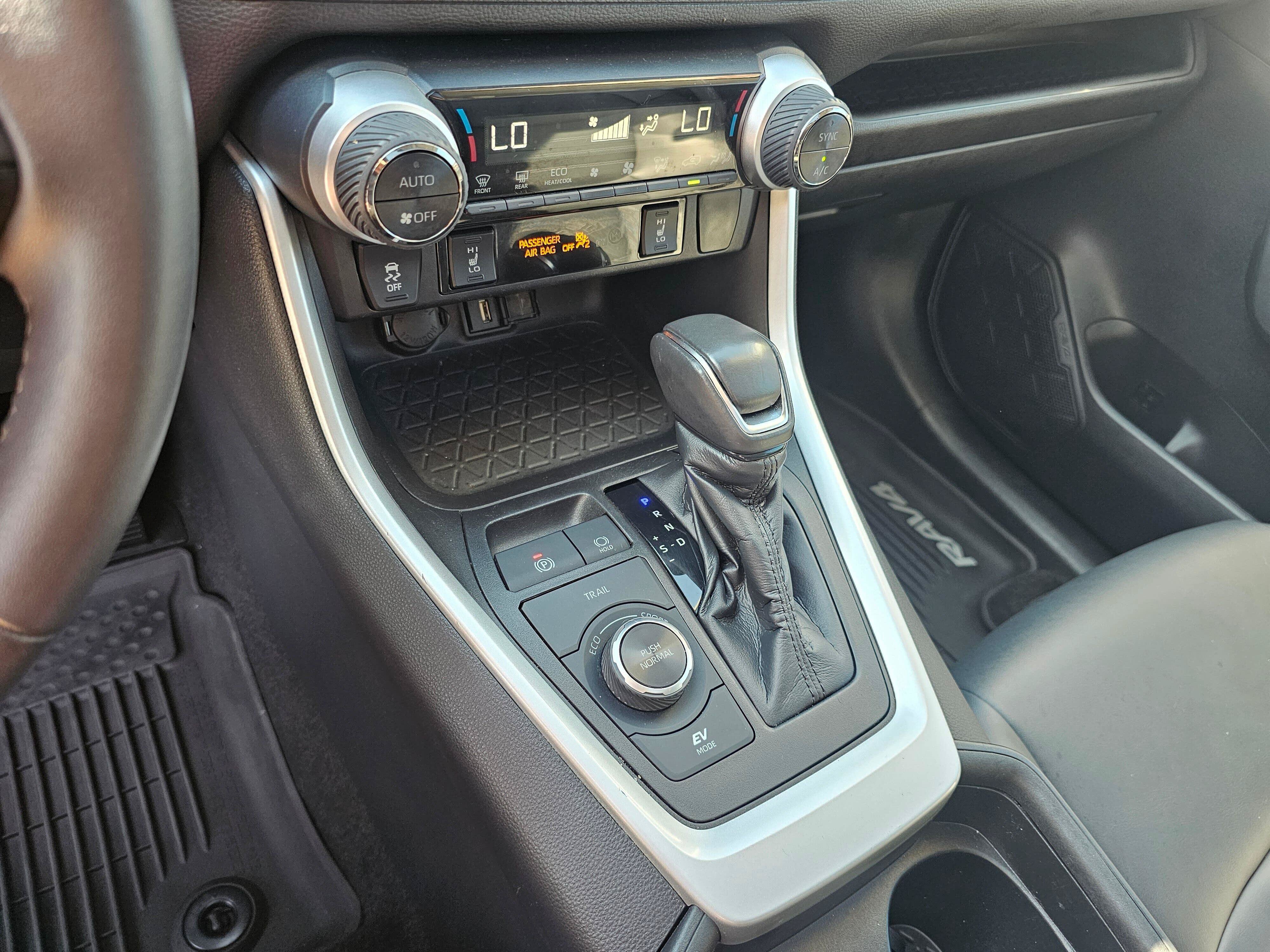 Certified 2021 Toyota RAV4 XLE Premium AWD/4WD image 31