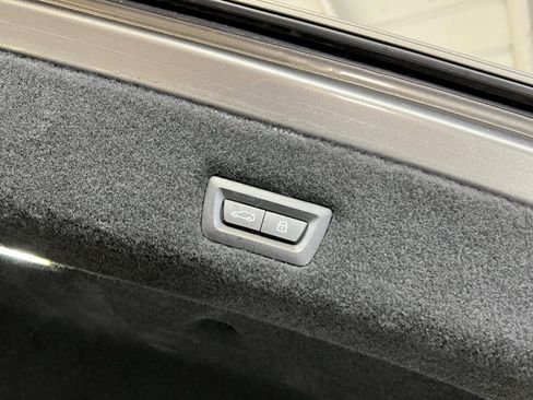 Used 2024 BMW 740i image 10