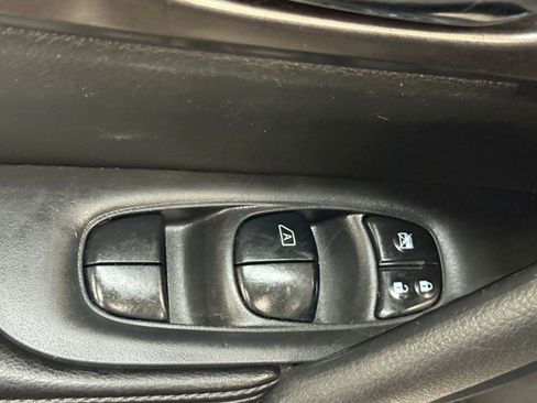 Used 2015 Nissan Rogue S AWD/4WD image 25