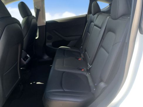 Used 2025 Tesla Model Y Long Range AWD/4WD image 11