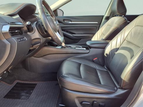 Used 2024 Nissan Altima 2.5 SR w/ SR Premium Package image 11